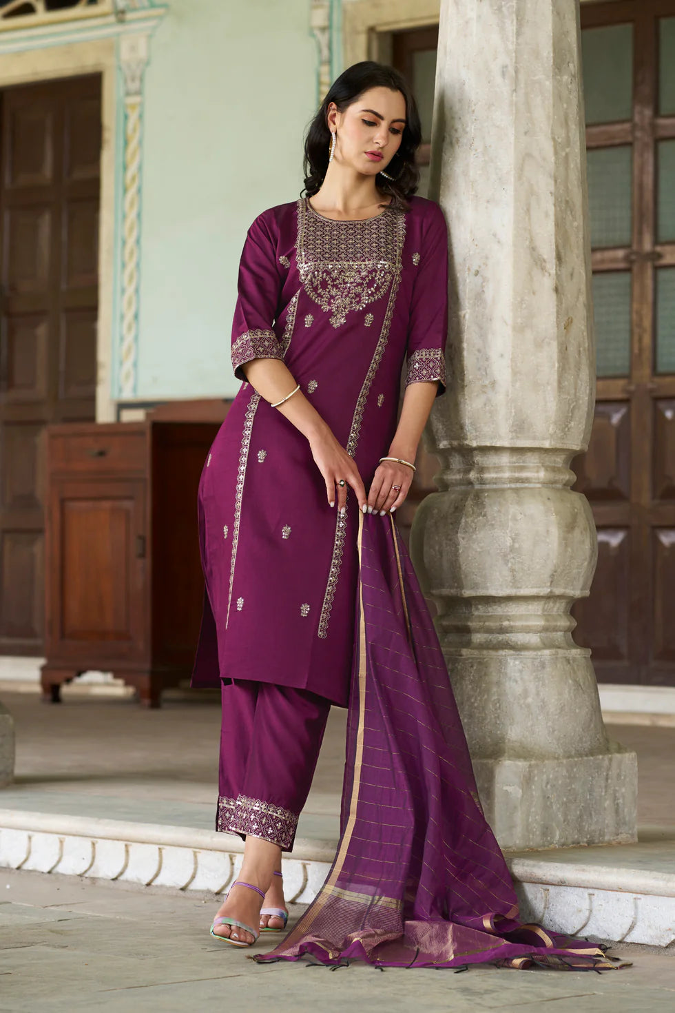 Zariya Embroidered Viscose Rayon Kurta Set