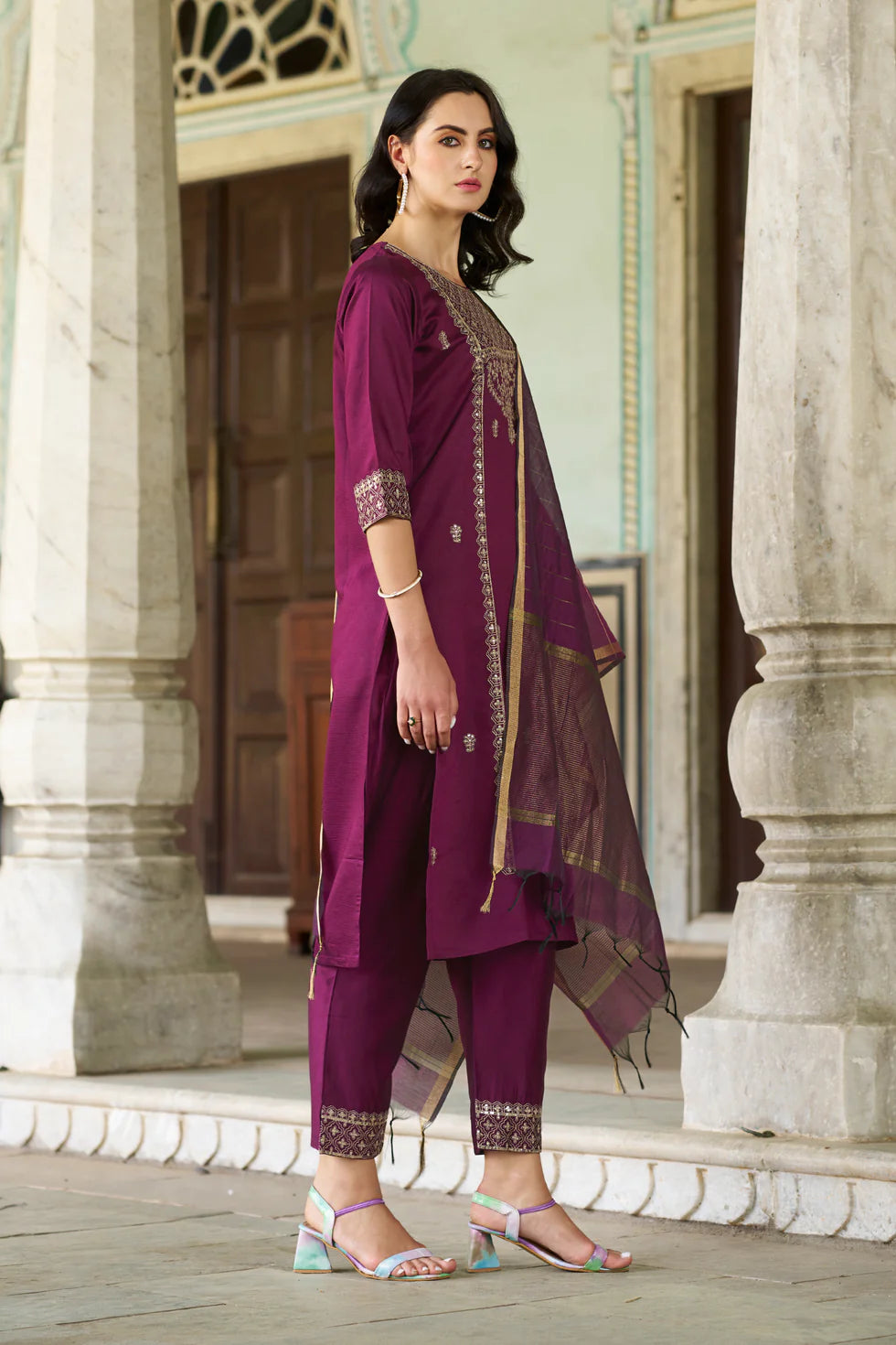 Zariya Embroidered Viscose Rayon Kurta Set