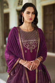 Zariya Embroidered Viscose Rayon Kurta Set