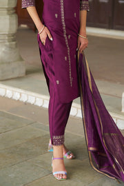 Zariya Embroidered Viscose Rayon Kurta Set