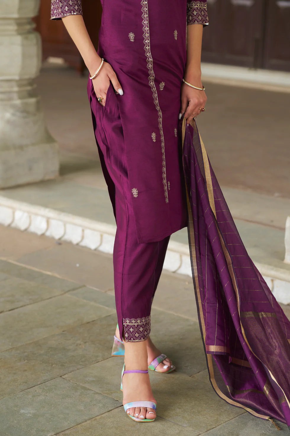 Zariya Embroidered Viscose Rayon Kurta Set