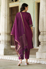 Zariya Embroidered Viscose Rayon Kurta Set