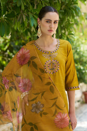 Aarna Embroidered Kurta Set