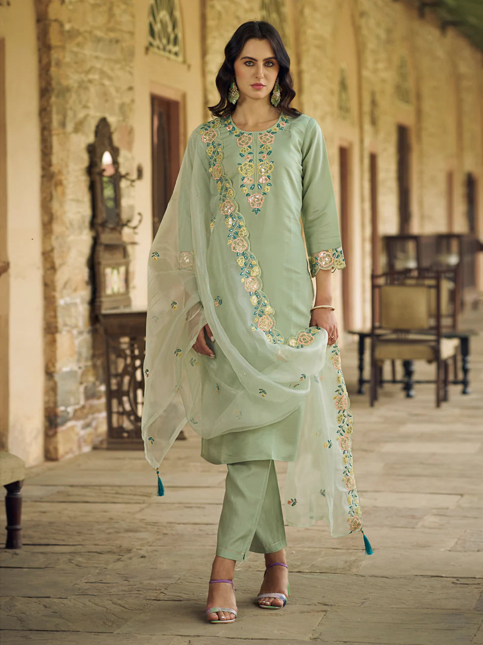 Zariya Embroidered Silk Blend Kurta Set