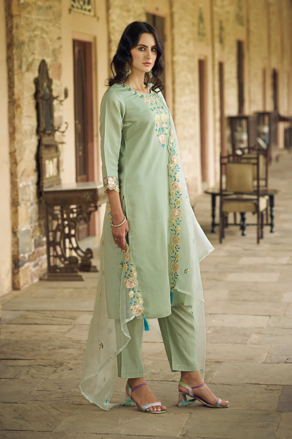Zariya Embroidered Silk Blend Kurta Set
