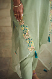 Zariya Embroidered Silk Blend Kurta Set