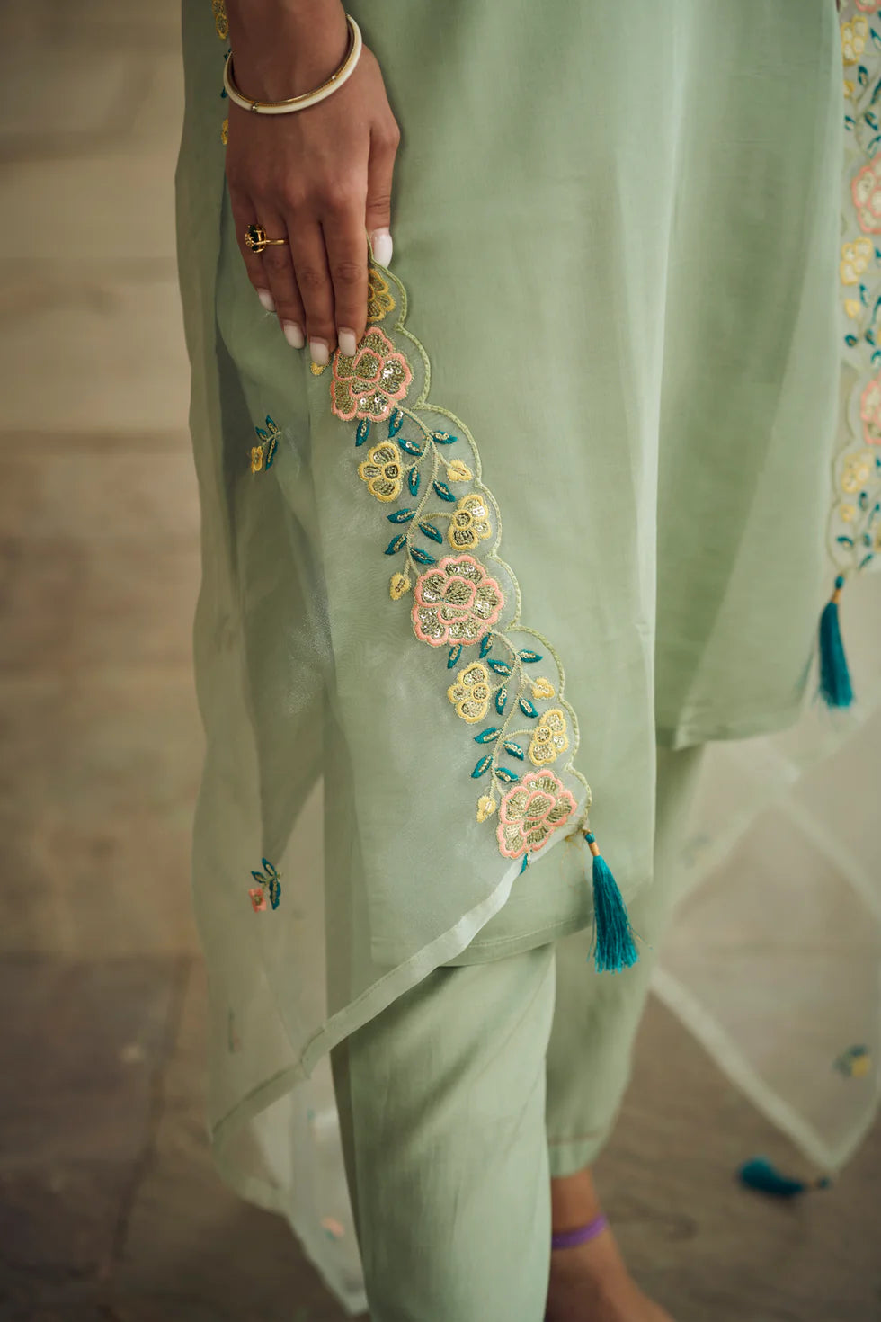 Zariya Embroidered Silk Blend Kurta Set