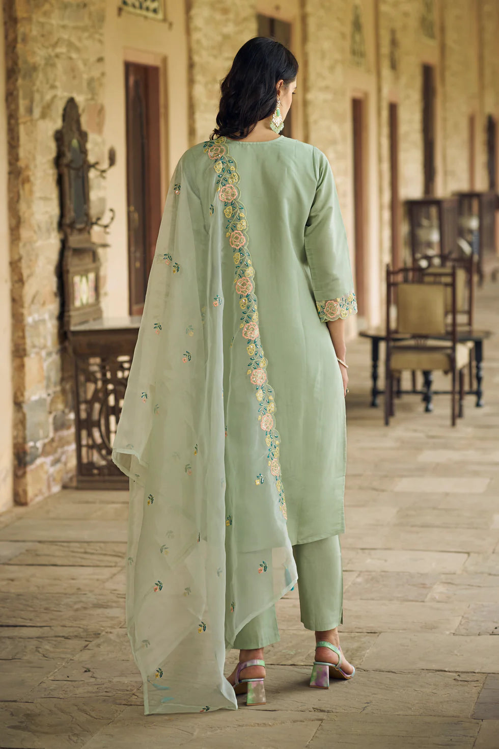 Zariya Embroidered Silk Blend Kurta Set