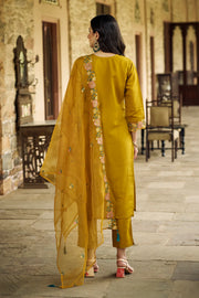 Zariya Embroidered Silk Blend Kurta Set