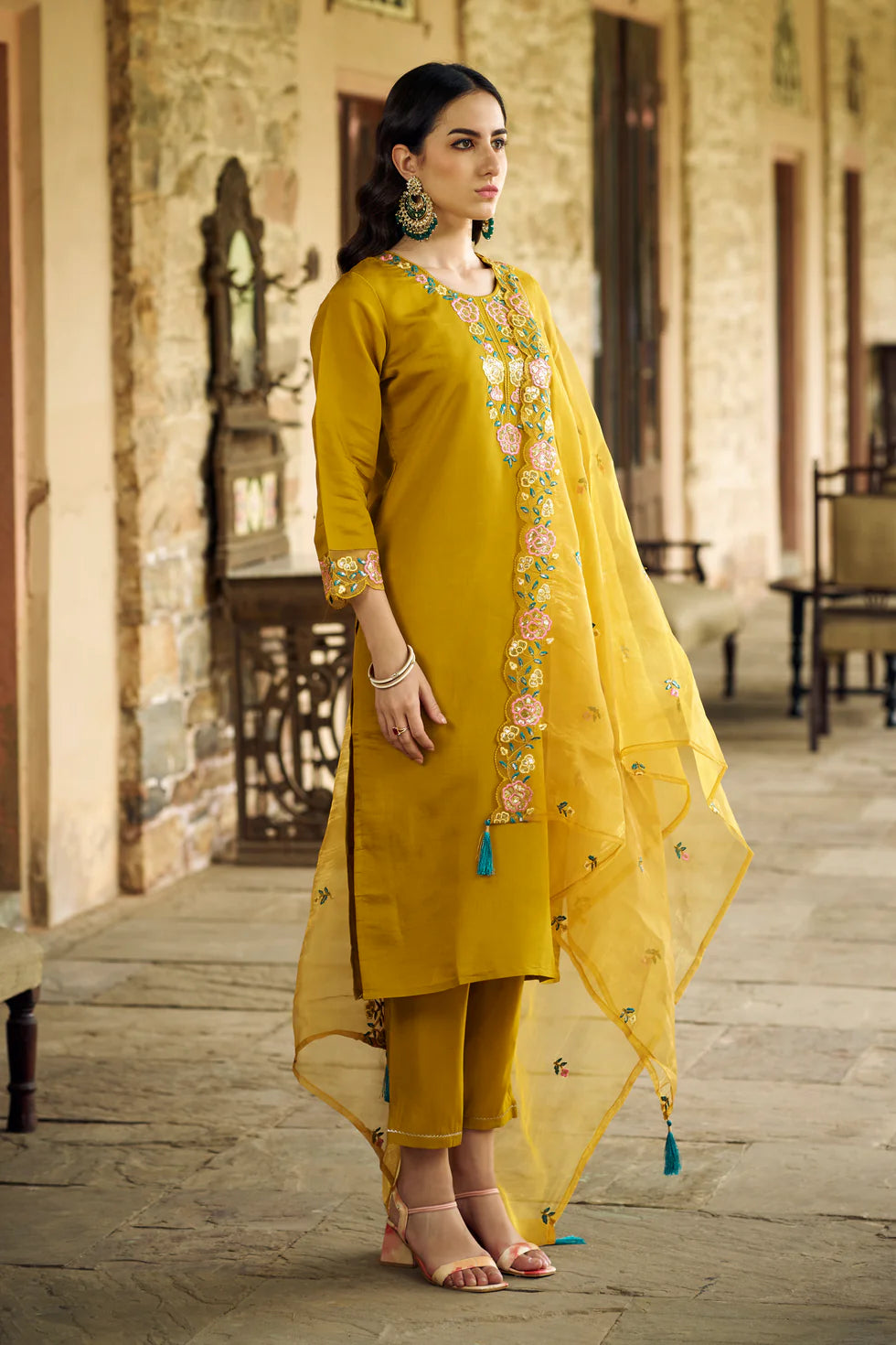 Zariya Embroidered Silk Blend Kurta Set