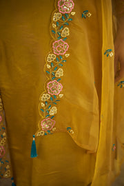 Zariya Embroidered Silk Blend Kurta Set