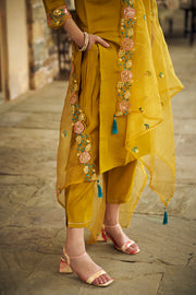 Zariya Embroidered Silk Blend Kurta Set