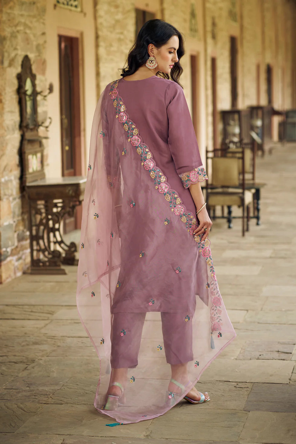 Zariya Embroidered Silk Blend Kurta Set