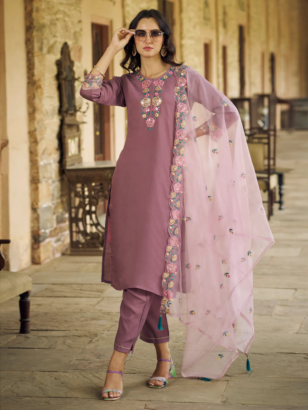Zariya Embroidered Silk Blend Kurta Set