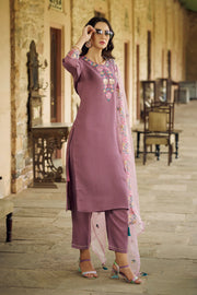 Zariya Embroidered Silk Blend Kurta Set