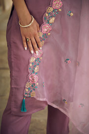 Zariya Embroidered Silk Blend Kurta Set