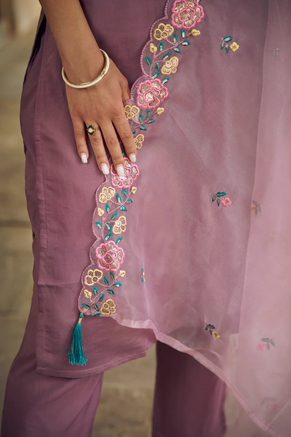 Zariya Embroidered Silk Blend Kurta Set