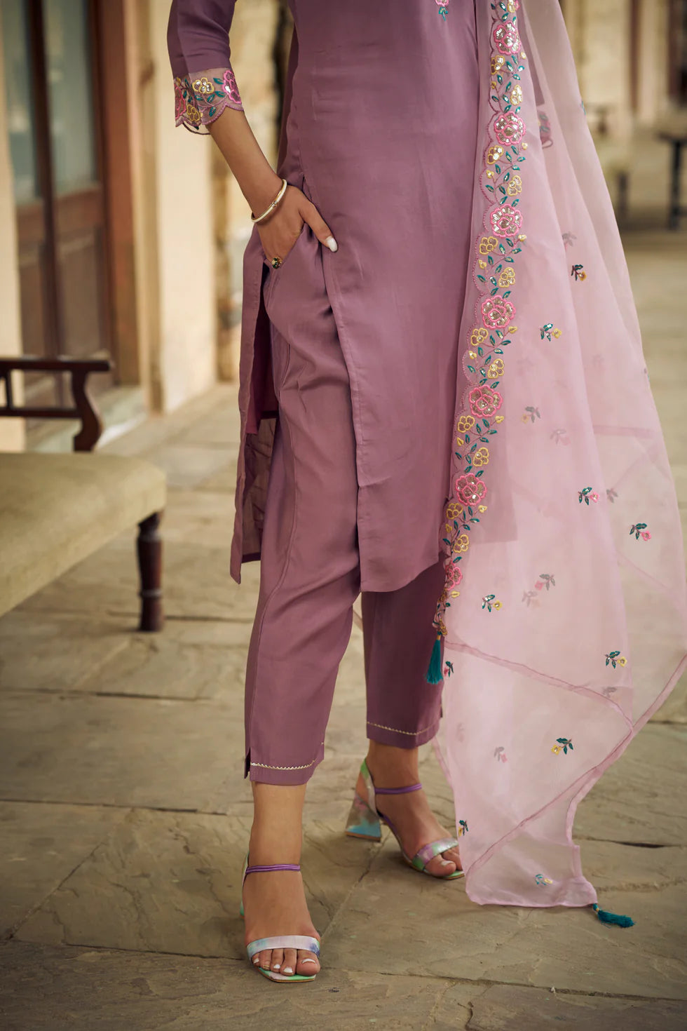 Zariya Embroidered Silk Blend Kurta Set
