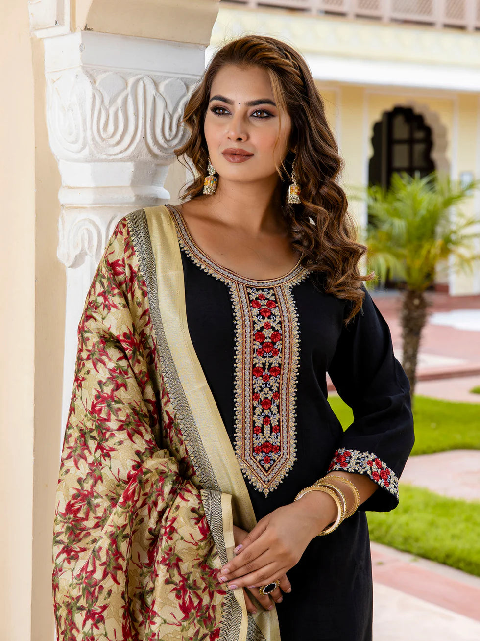 Zaria Noir Festive Kurta Set