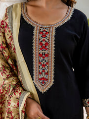 Zaria Noir Festive Kurta Set