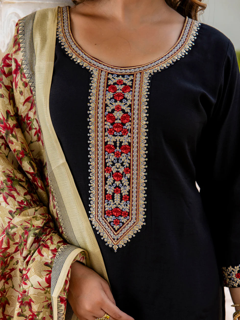 Zaria Noir Festive Kurta Set