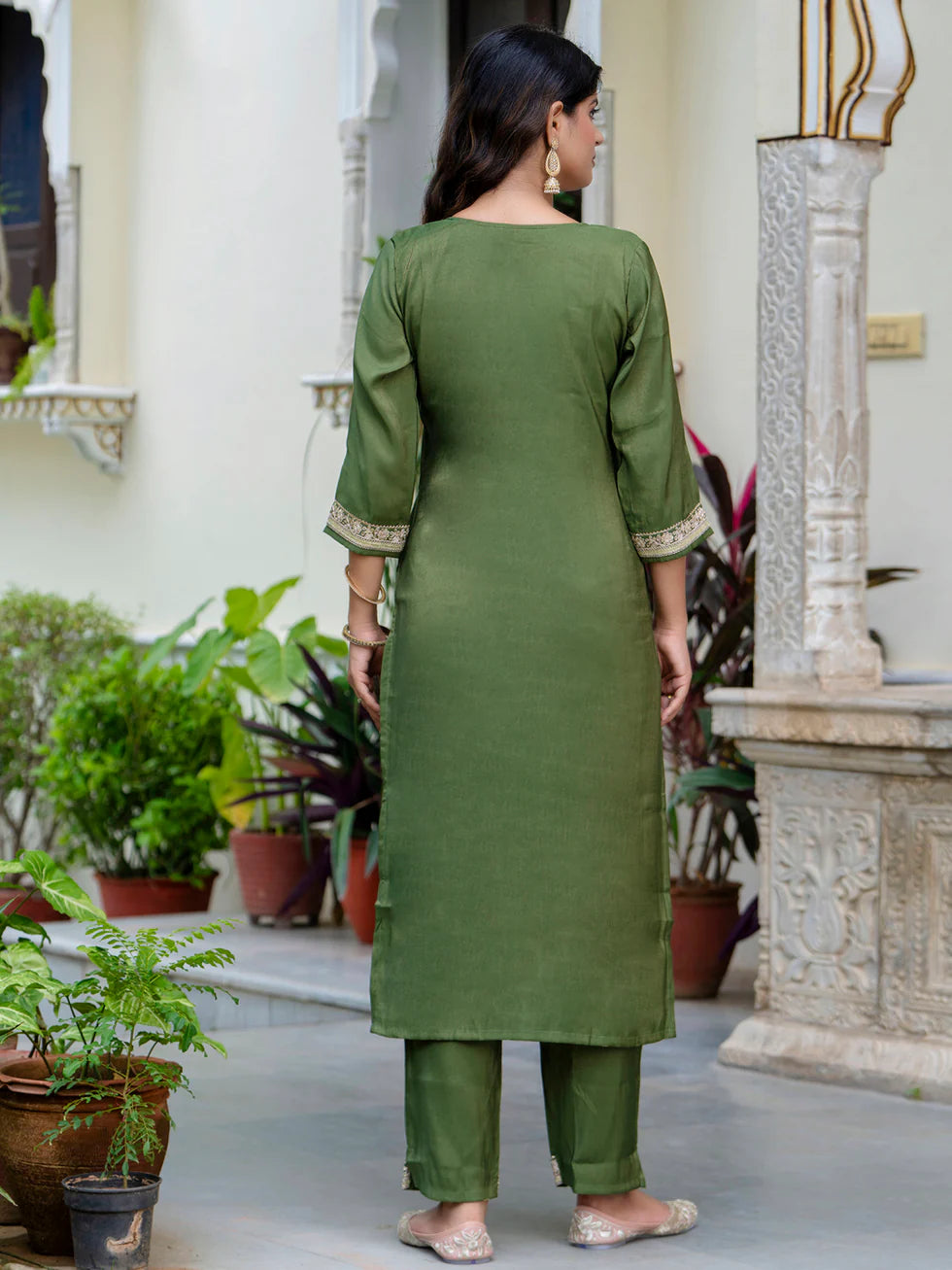 Floral Embroidered Silk Round_Neck Kurta Trouser & Dupatta Set