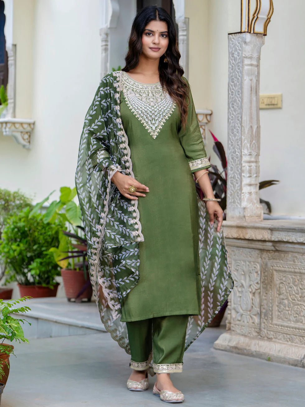Floral Embroidered Silk Round_Neck Kurta Trouser & Dupatta Set