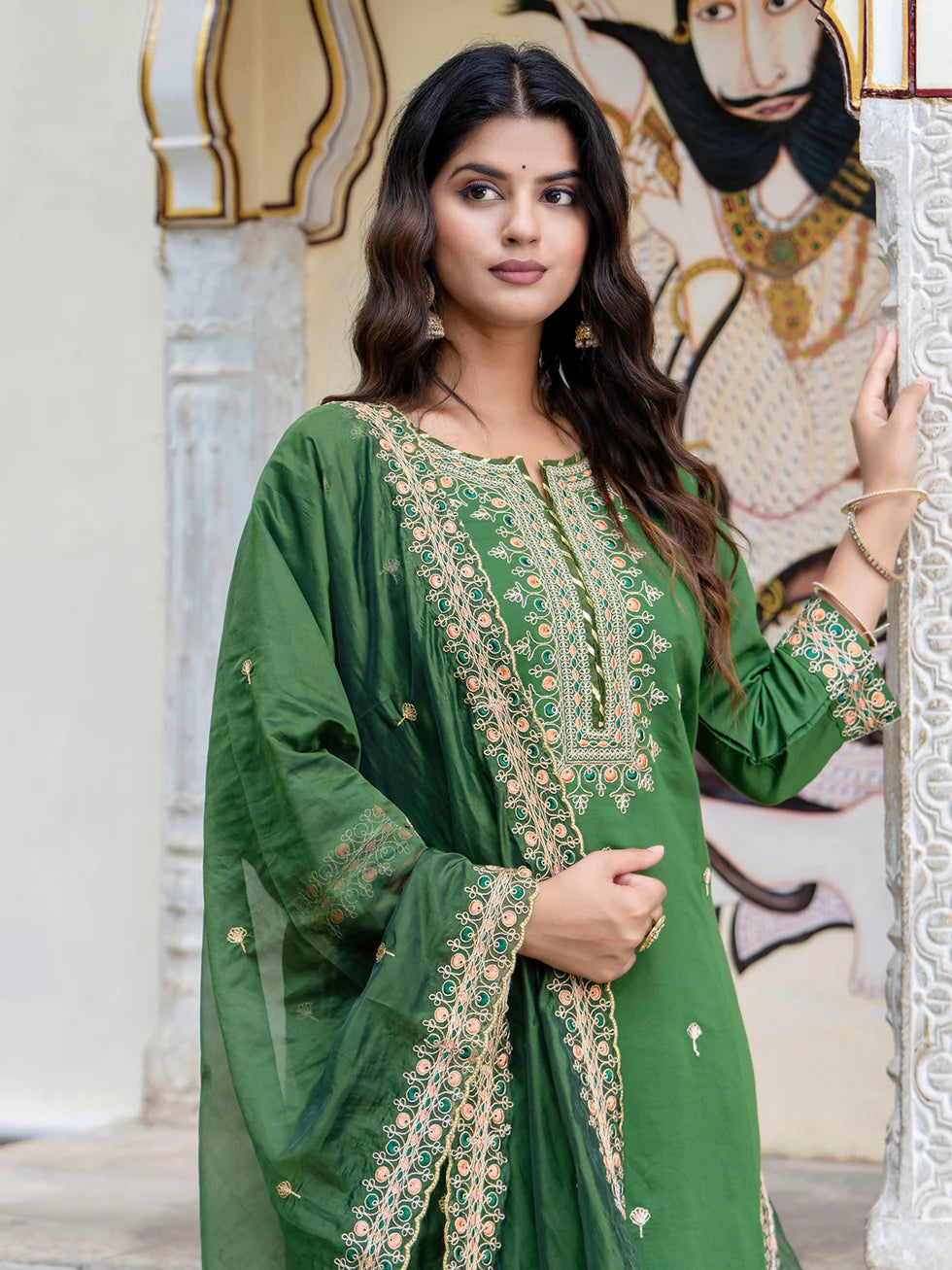 Floral Embroidered Silk Round_Neck Kurta Trouser & Dupatta Set