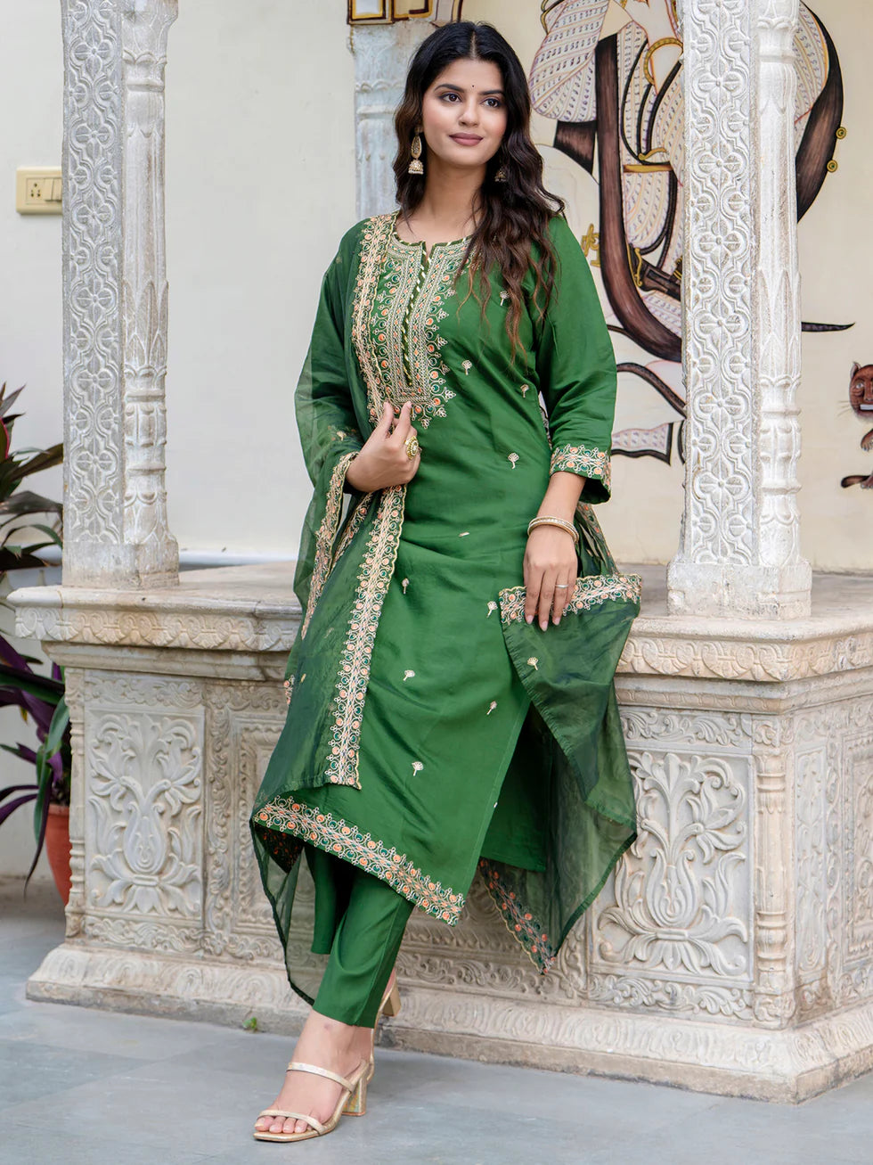 Floral Embroidered Silk Round_Neck Kurta Trouser & Dupatta Set