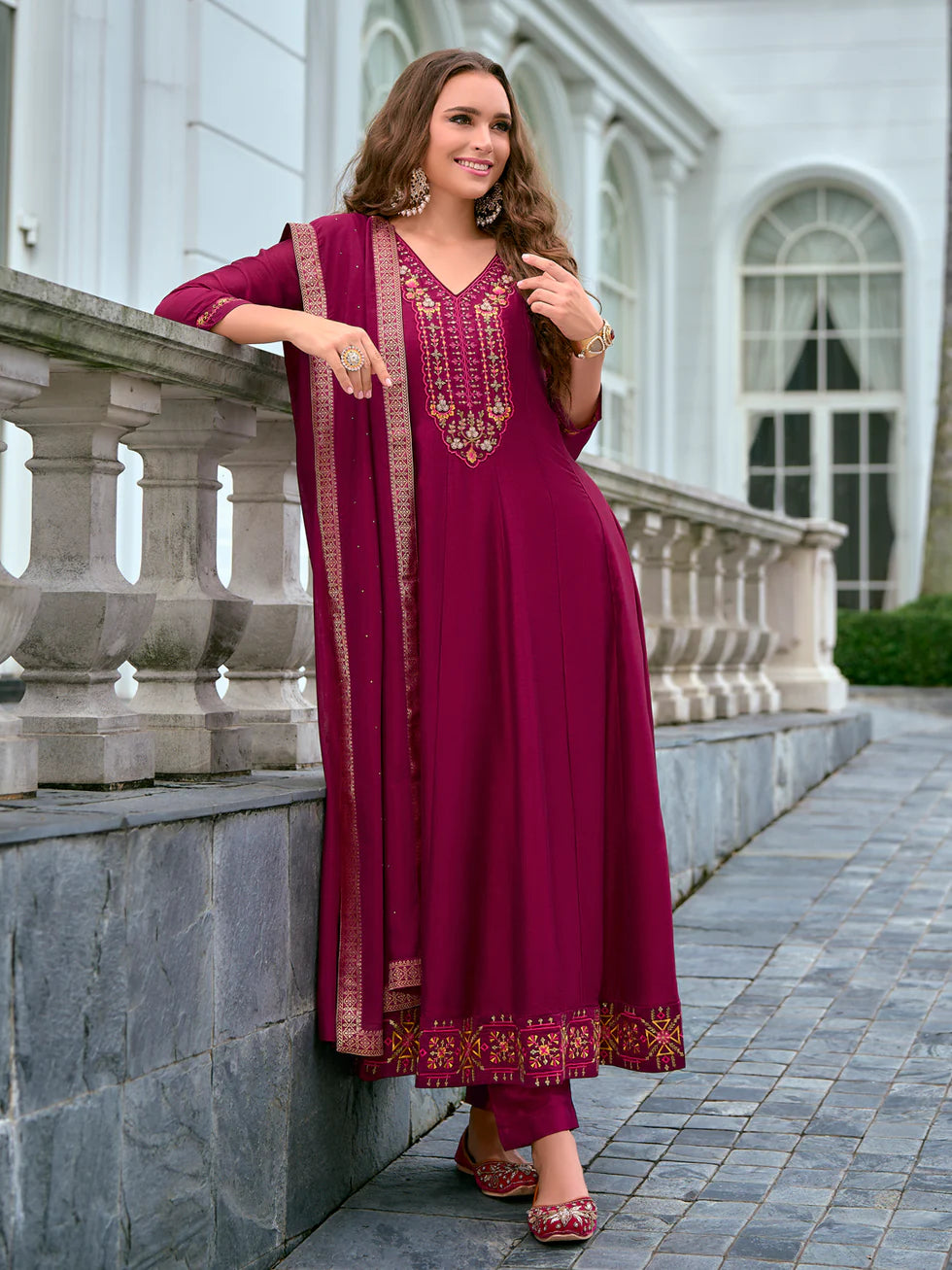 Ruhi Embroidered Kurta Set