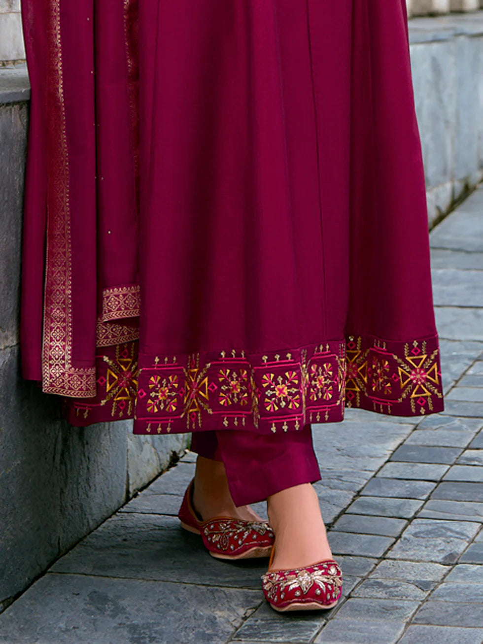 Ruhi Embroidered Kurta Set