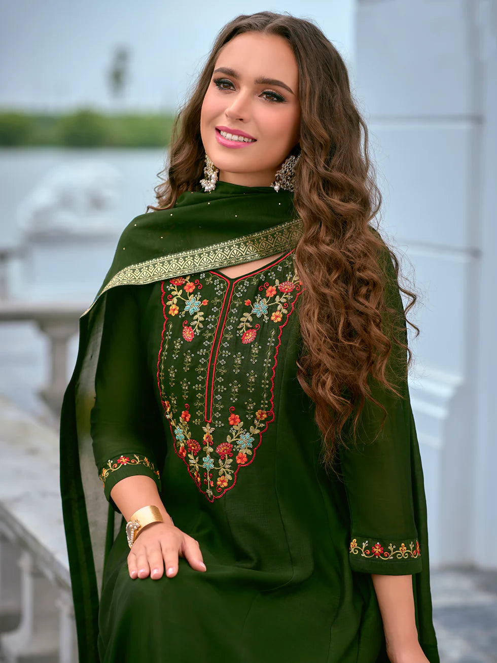 Ruhi Embroidered Kurta Set