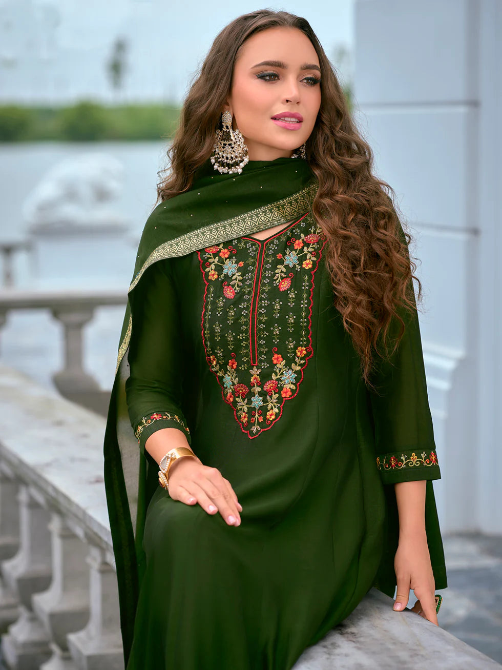 Ruhi Embroidered Kurta Set