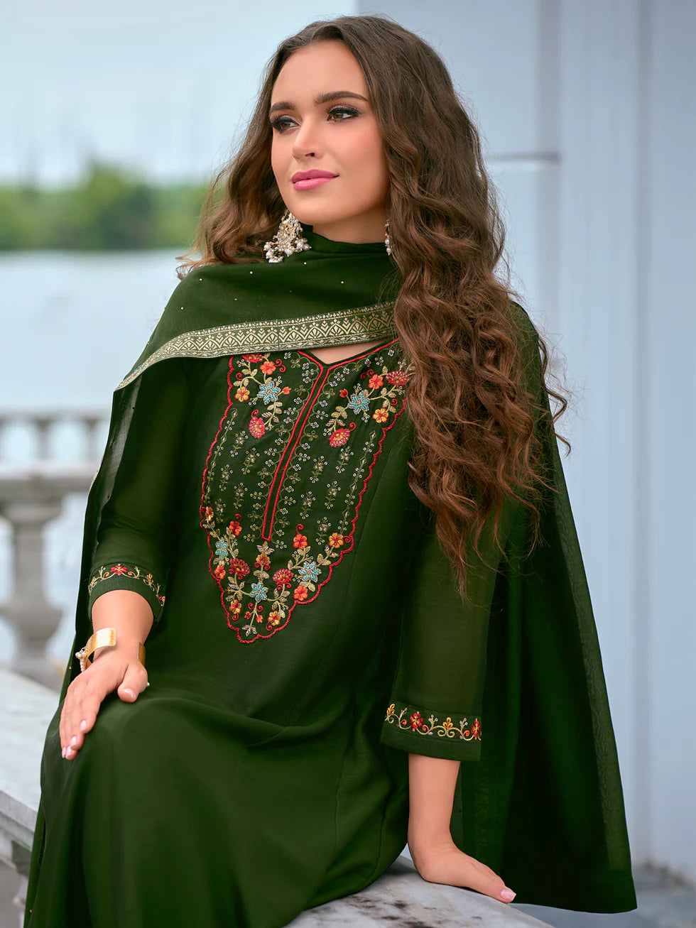 Ruhi Embroidered Kurta Set
