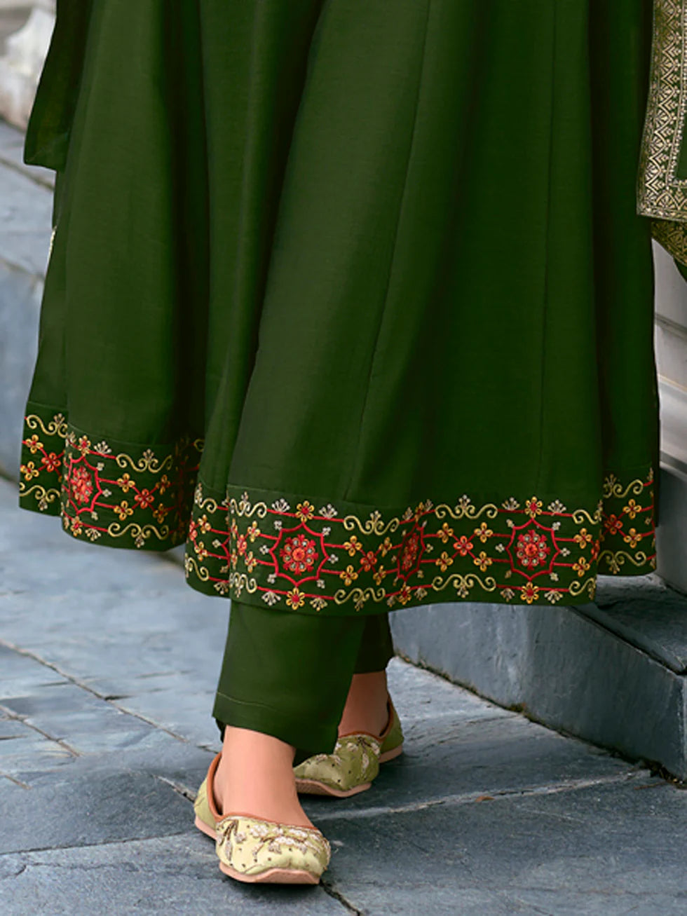 Ruhi Embroidered Kurta Set