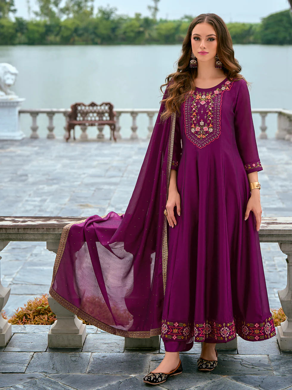 Ruhi Embroidered Kurta Set