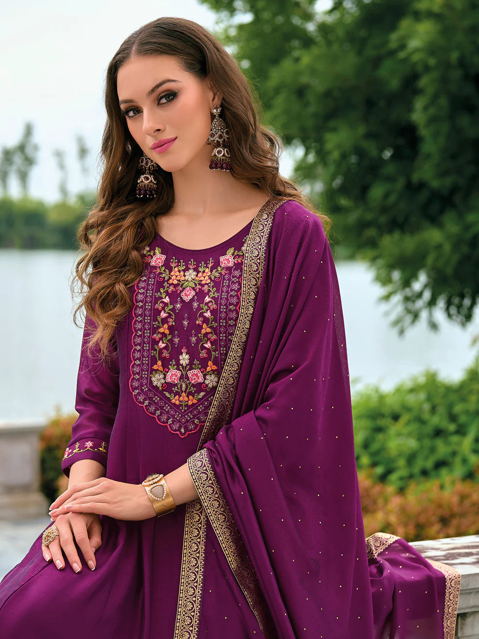 Ruhi Embroidered Kurta Set