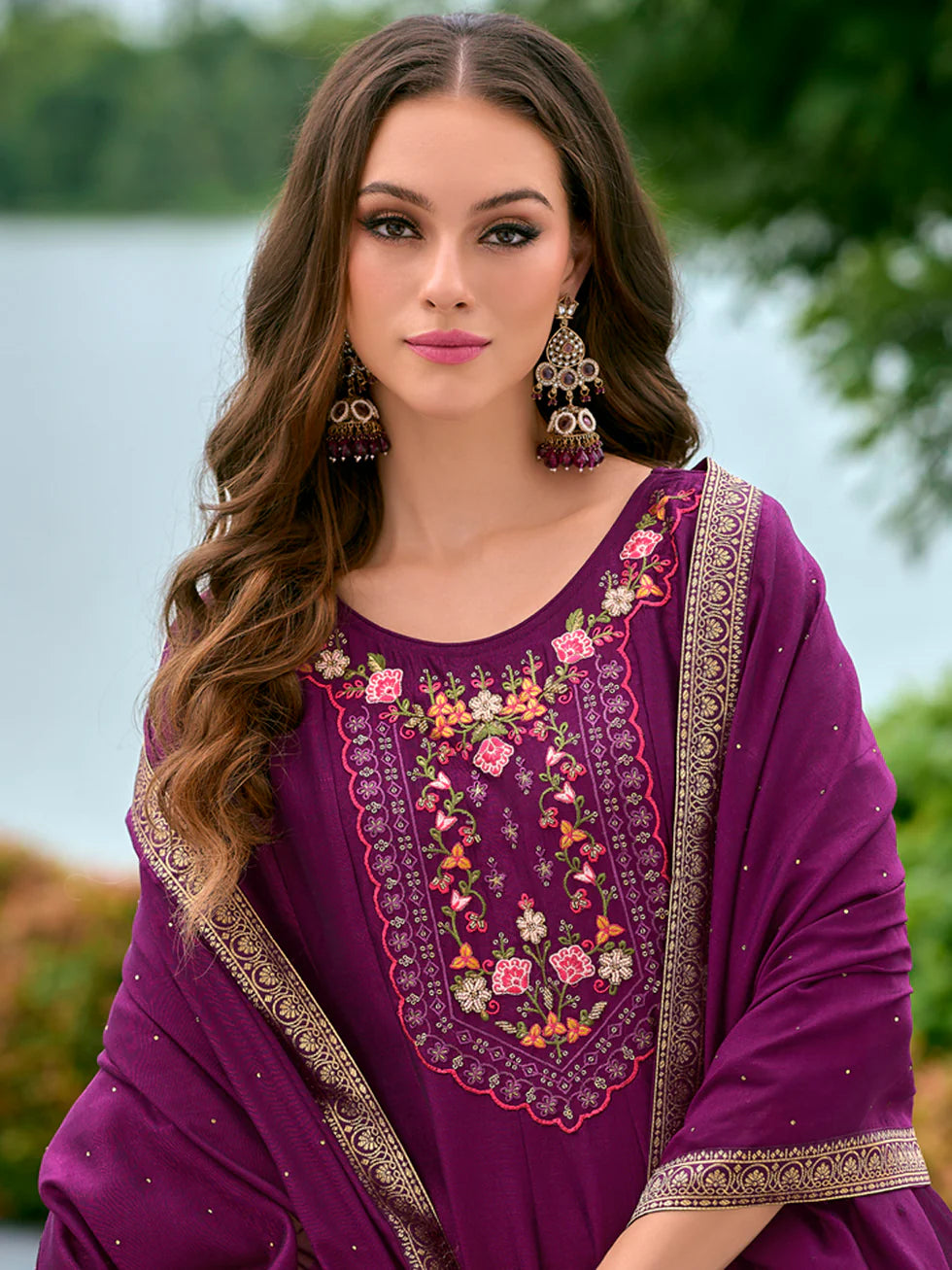 Ruhi Embroidered Kurta Set