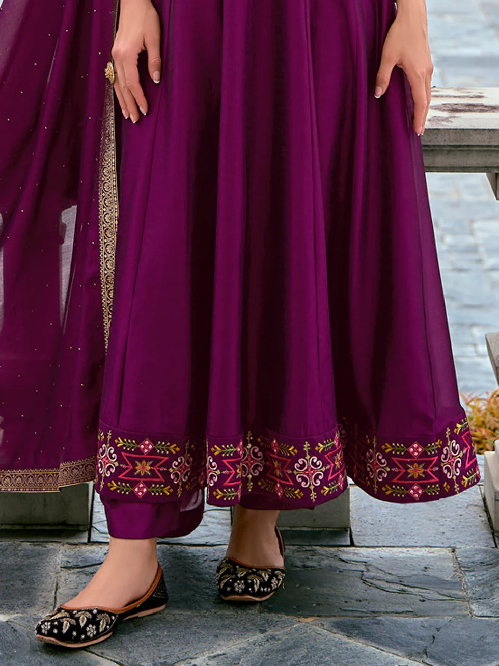 Ruhi Embroidered Kurta Set