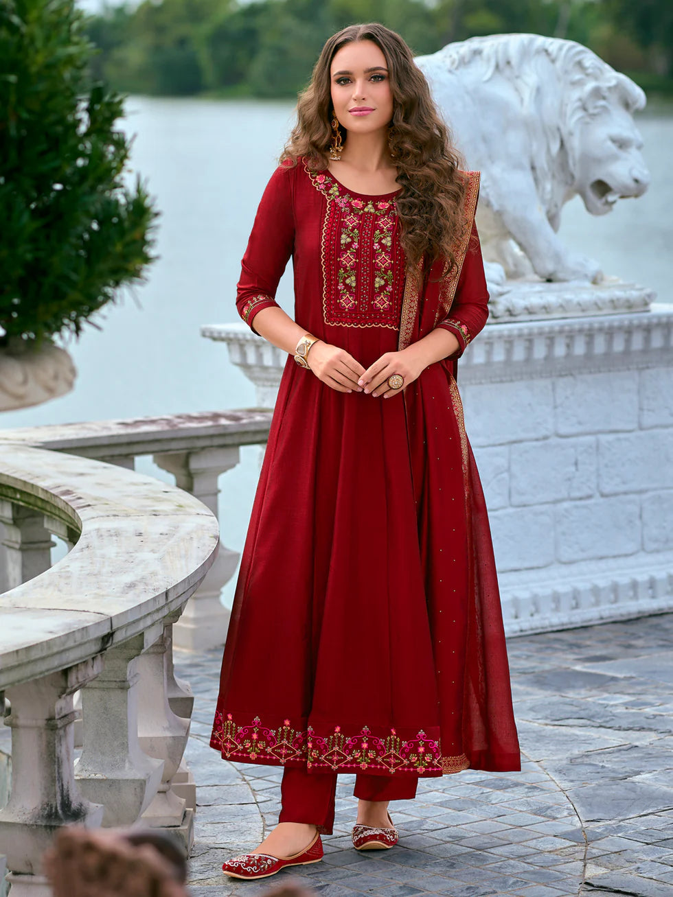 Ruhi Embroidered Kurta Set
