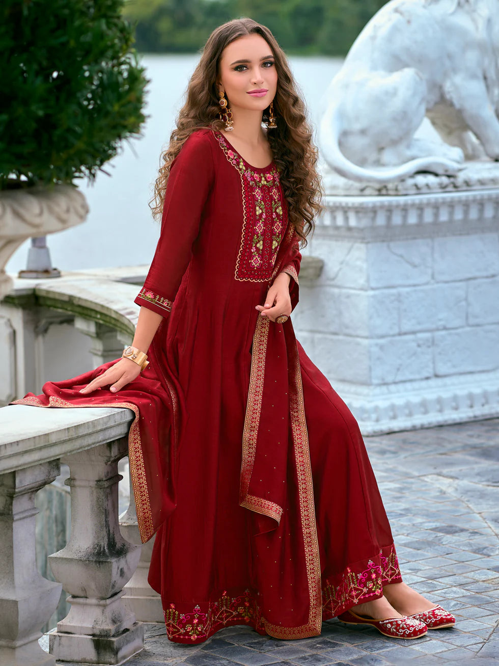 Ruhi Embroidered Kurta Set