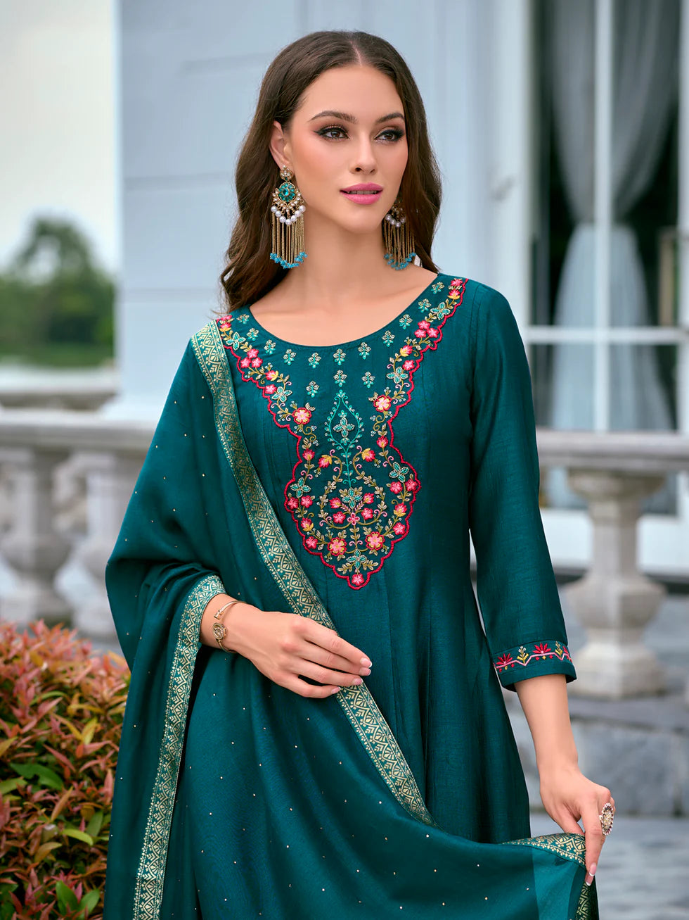 Ruhi Embroidered Kurta Set
