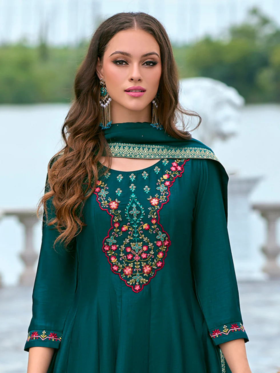 Ruhi Embroidered Kurta Set