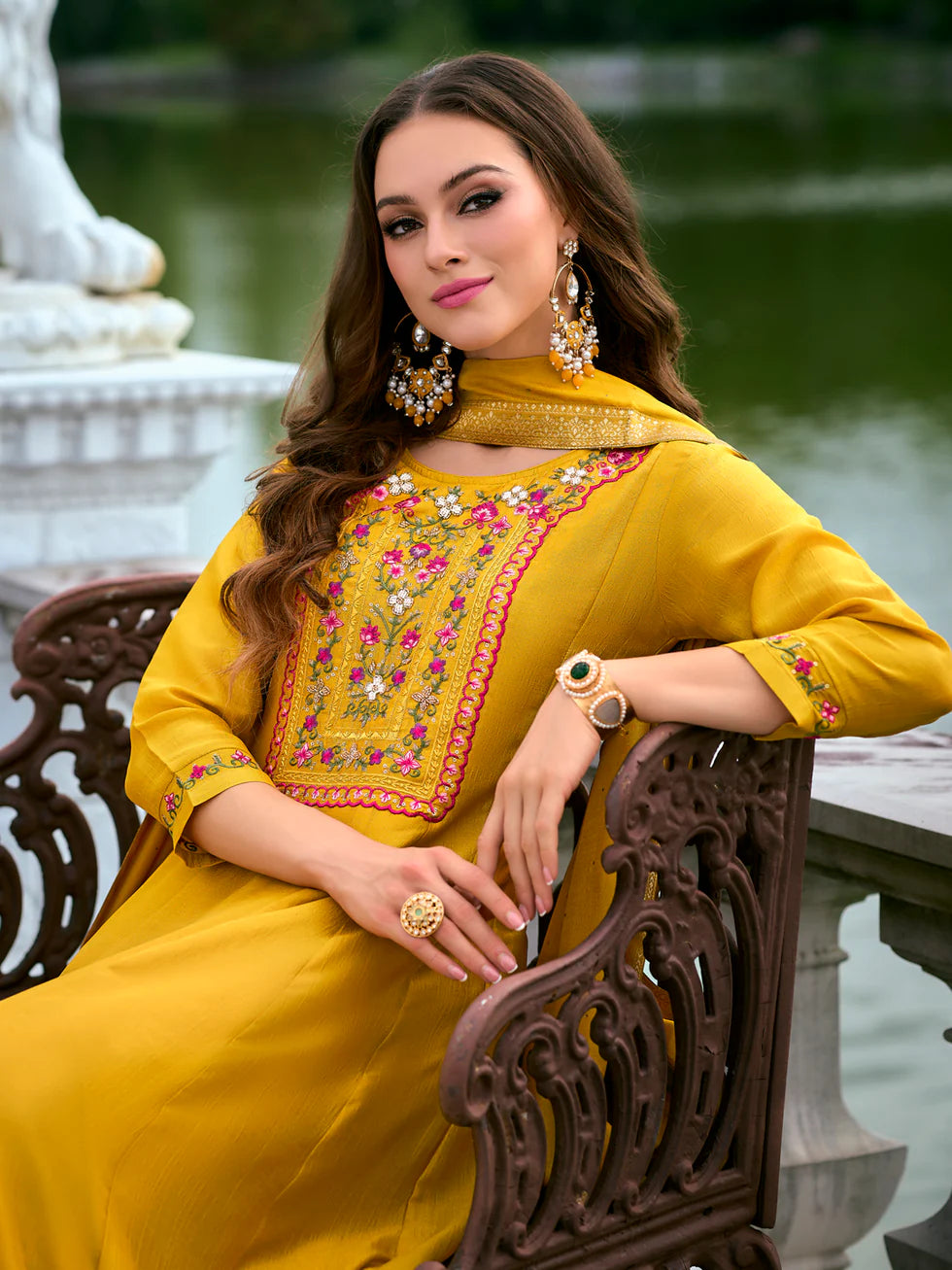 Ruhi Embroidered Kurta Set