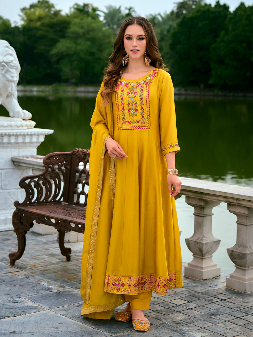 Ruhi Embroidered Kurta Set