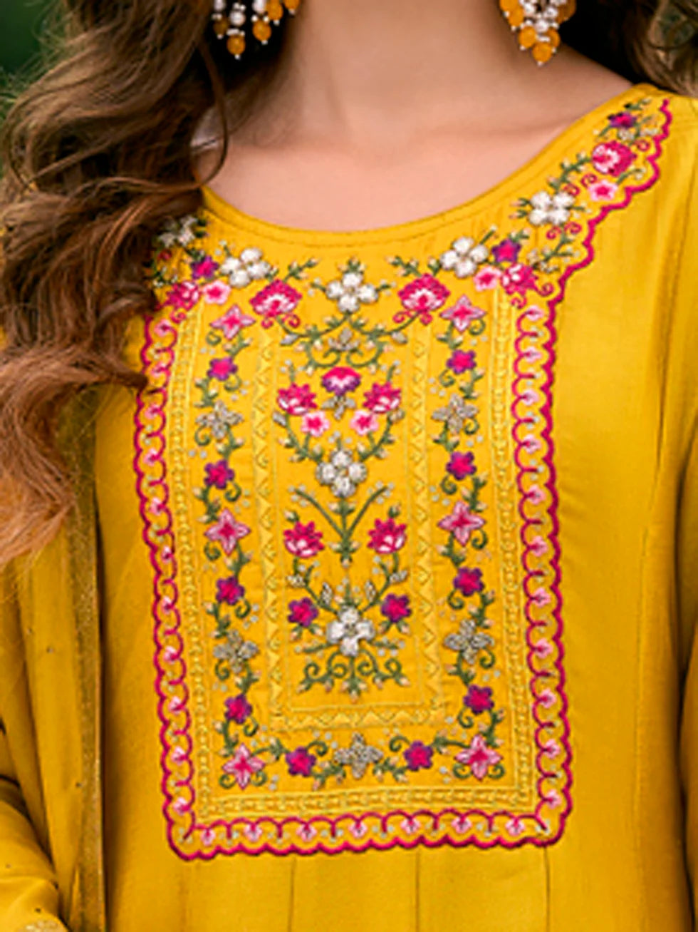 Ruhi Embroidered Kurta Set