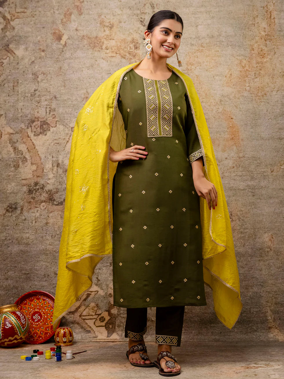 Floral Embroidered Silk Round Neck Kurta Trouser & Dupatta Set