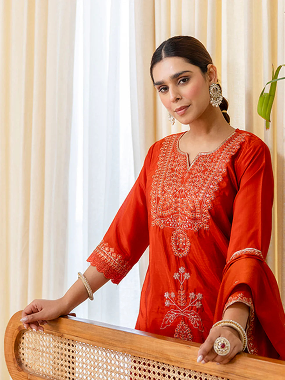 Floral Embroidered Silk_Blend Round_Neck Kurta Trouser & Dupatta Set
