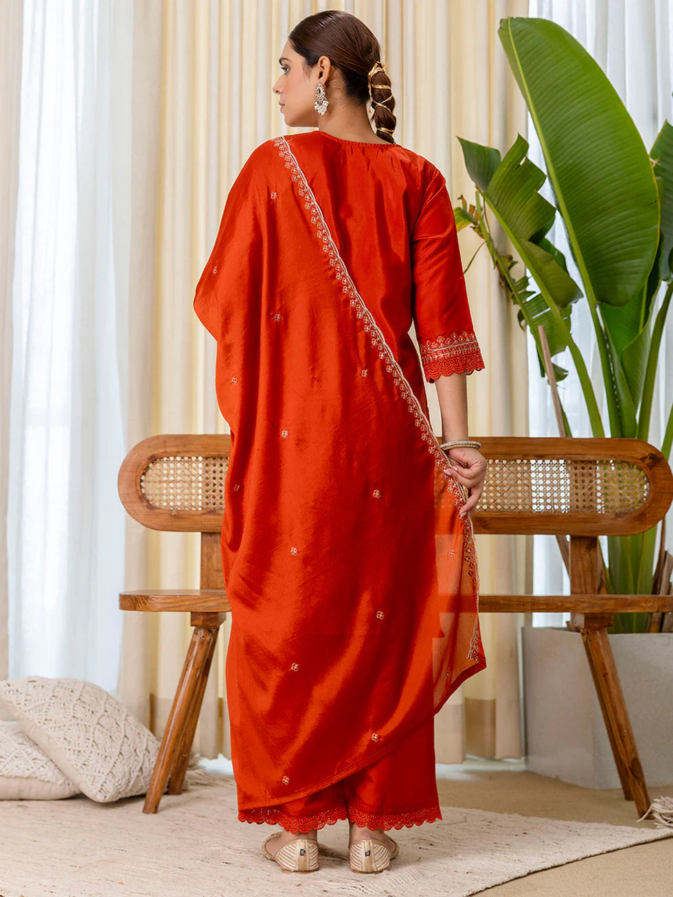 Floral Embroidered Silk_Blend Round_Neck Kurta Trouser & Dupatta Set