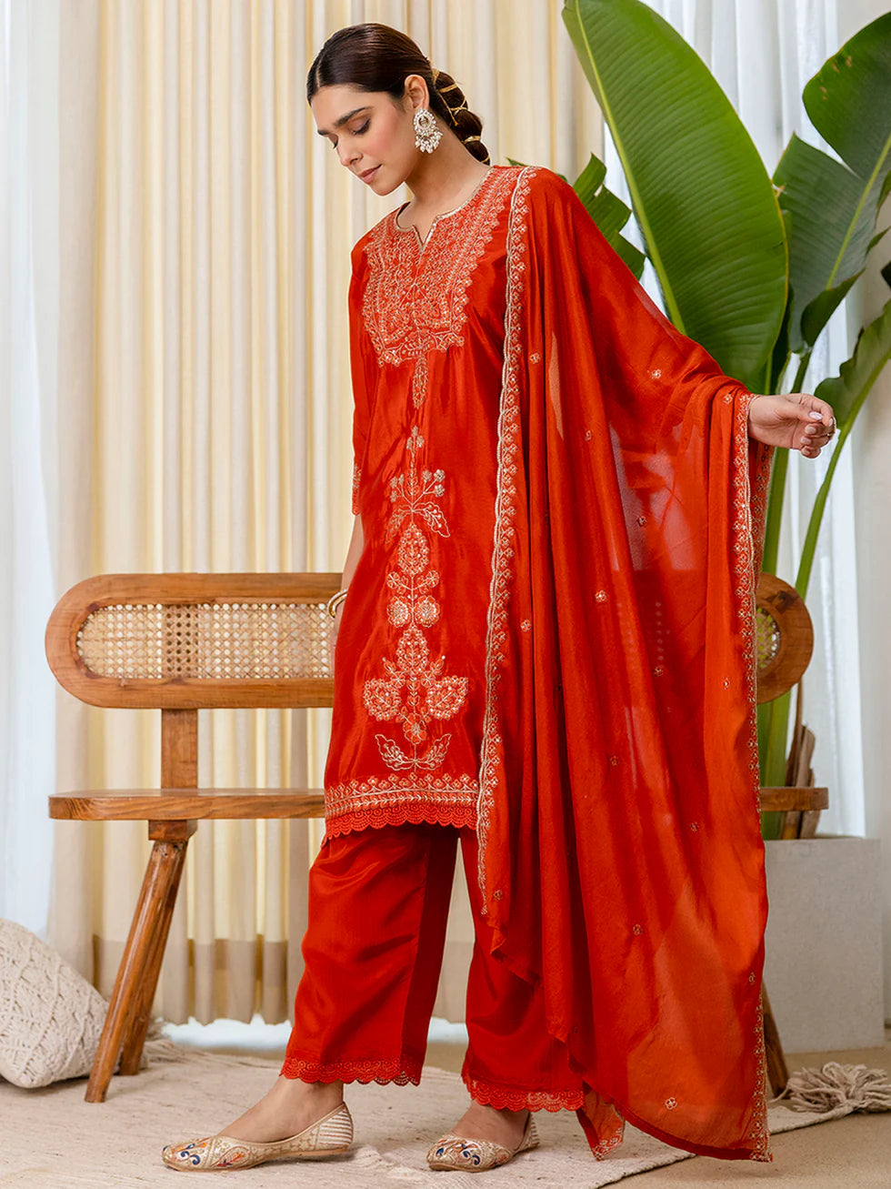 Floral Embroidered Silk_Blend Round_Neck Kurta Trouser & Dupatta Set